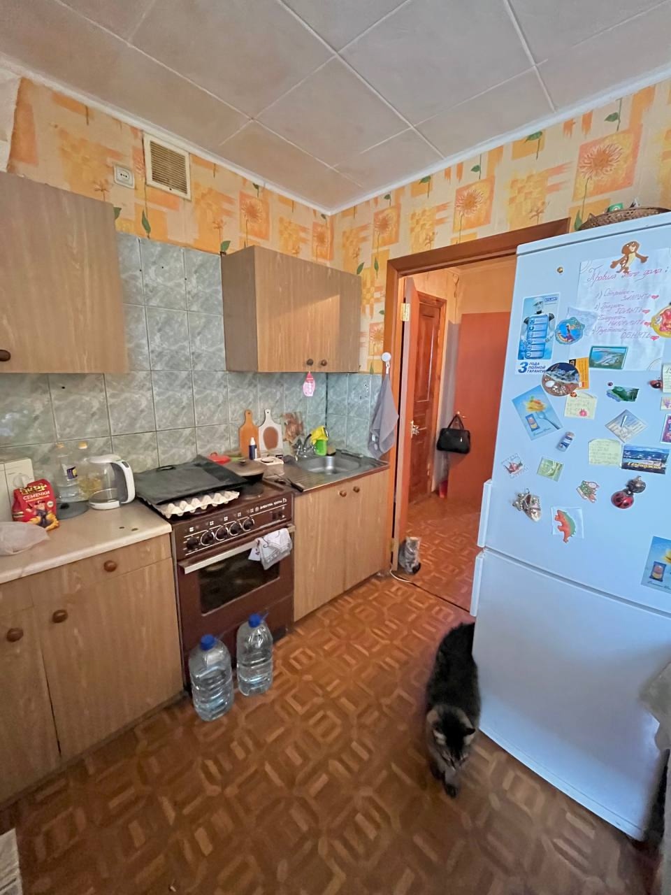 Продам 2-кк на ул. Луначарского ( центр города, рядом пам. Труженик с факелом). 14 этаж 16-го дома. Дом кирпичный , очень теплый. Общая площадь 49,8 м2. , кухня 7,8 м2. Электрика новая медная. Окна м/п, рама новая м/п. Душевая кабина новая. Отличное месторасположение , самый центр. Цена 6,850 млн. ₽ Тел +7959...